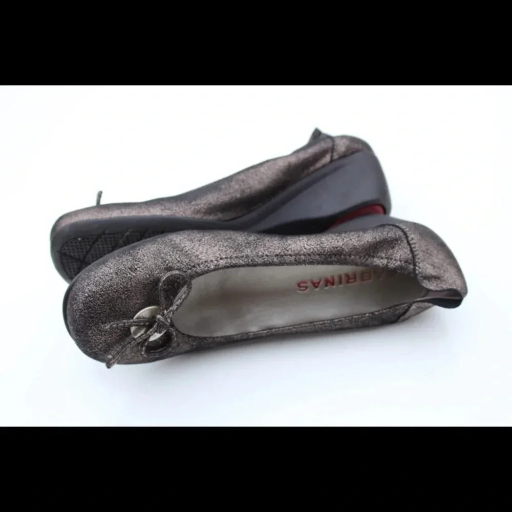 Sabrinas low wedges